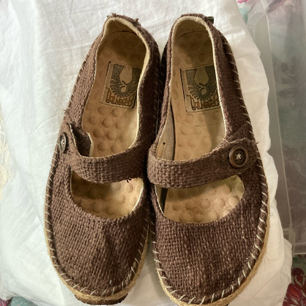 Green Toe Mary Janes. SIZE 6.5 BUT FITS LIKE 7!!